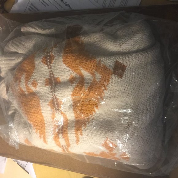 Three amazing sweater with beautiful bright colors in Native American patterns. - Picture 14 of 16